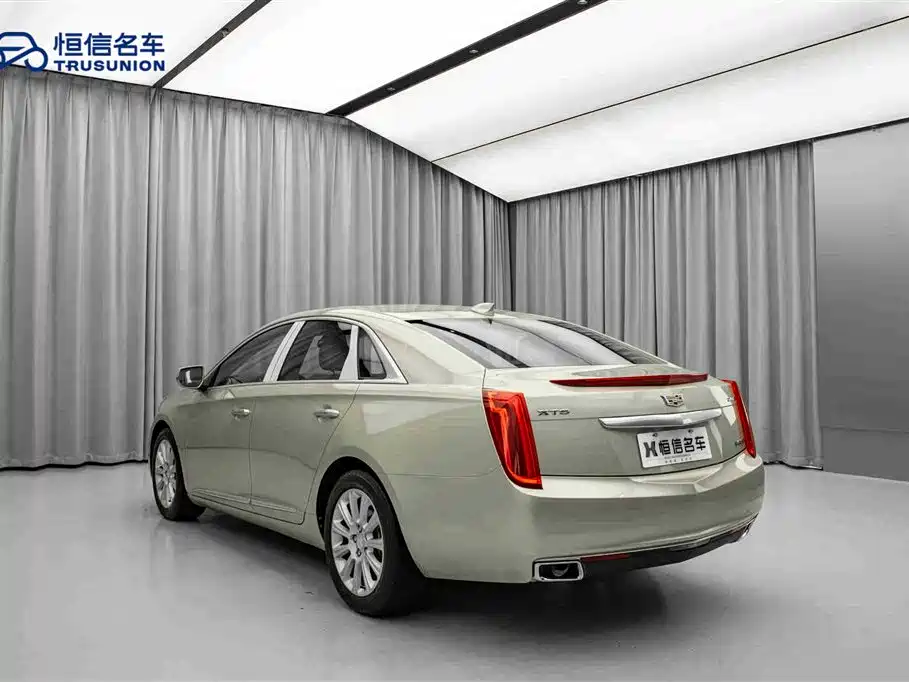 CADILLAC XTS