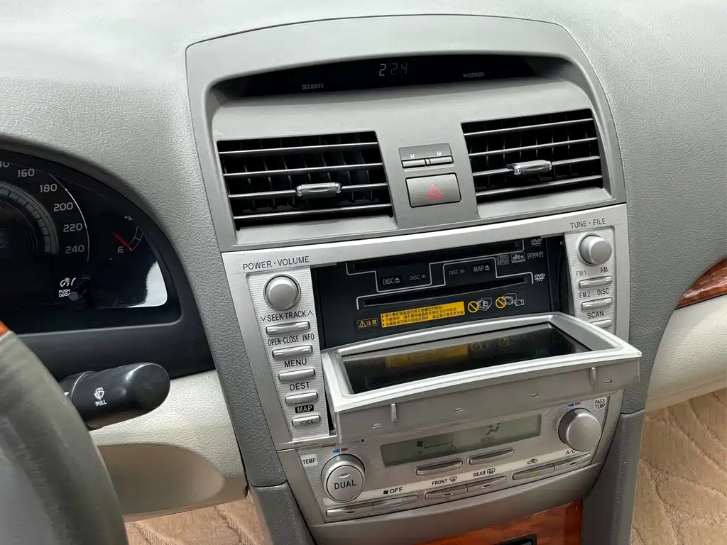 Toyota Camry — миниатюра 10