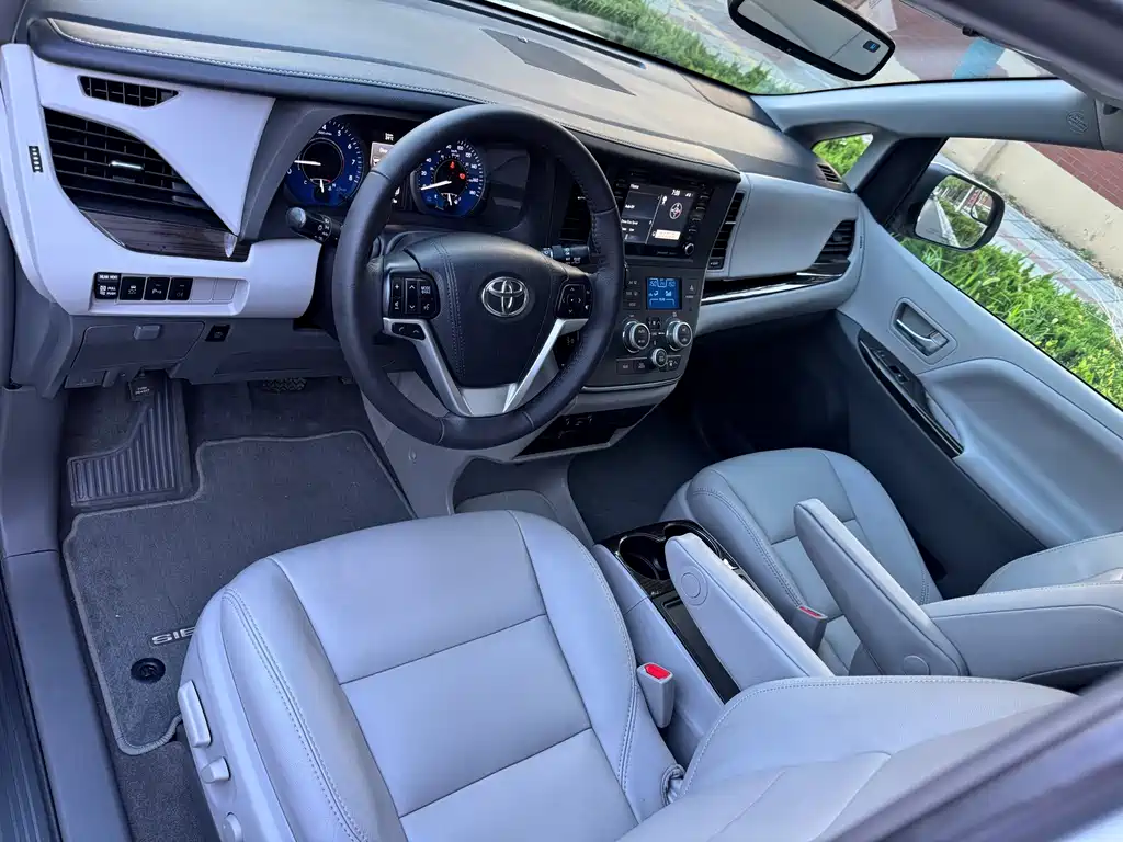 Toyota Sienna — миниатюра 5