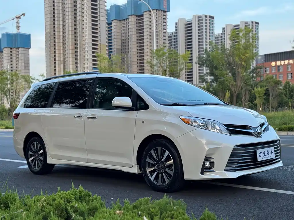 Toyota Sienna — миниатюра 3
