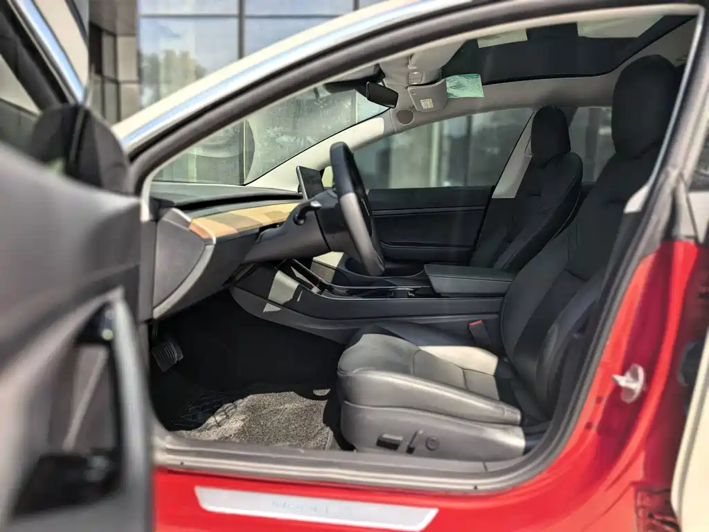 Tesla Model 3 — миниатюра 11