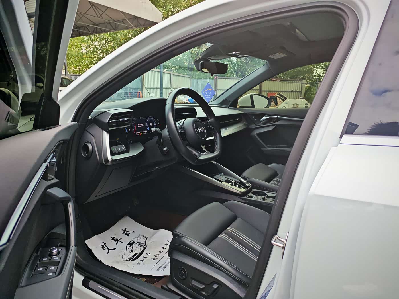 Audi A3 1.4 л 2023 г. Белый, пробег 33000 км