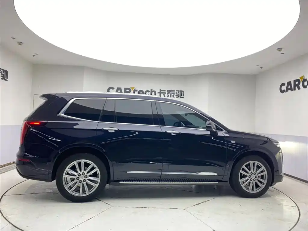 CADILLAC XT6
