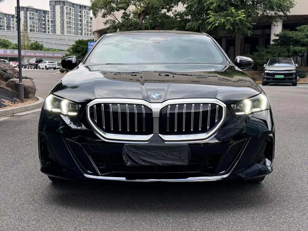 BMW 5 Series — миниатюра 2