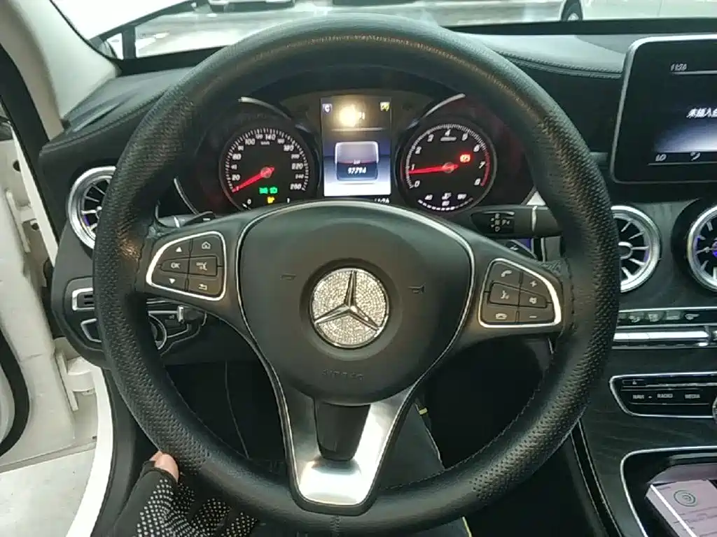 Mercedes-Benz C-Class — миниатюра 11