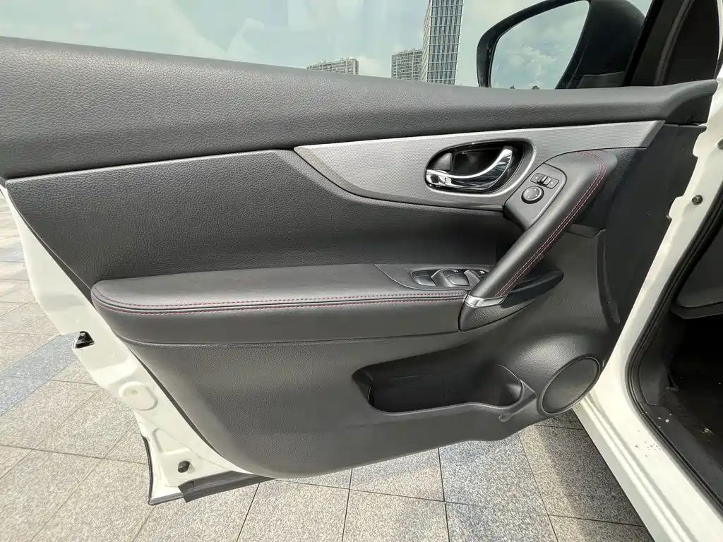 Nissan Qashqai — миниатюра 12