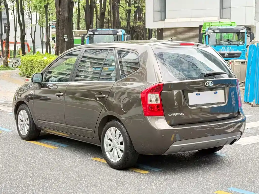 Kia Carens — миниатюра 6