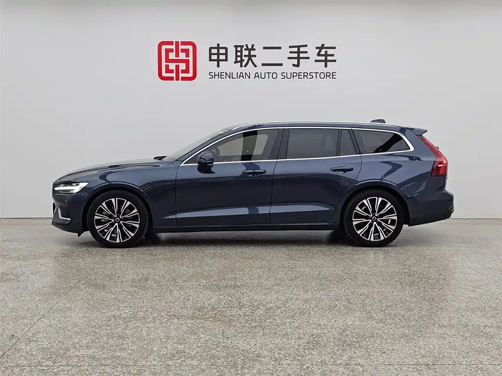 Volvo V60 2023 B5 Luxury