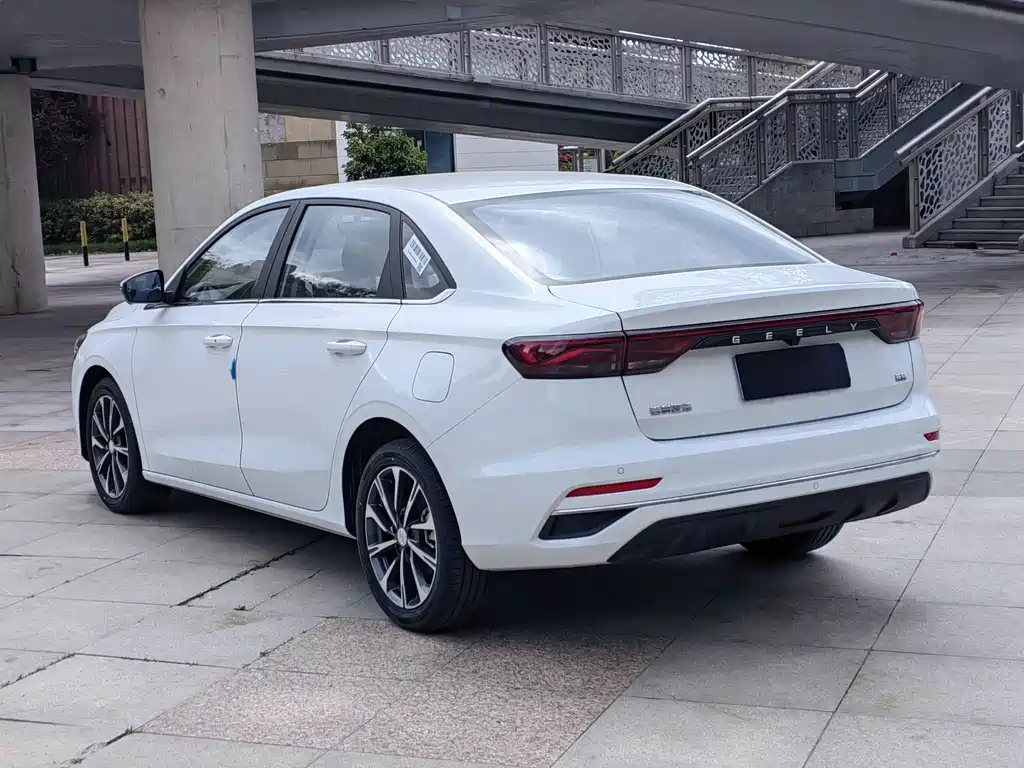 Geely Emgrand 2025 4 1.5L CVT
