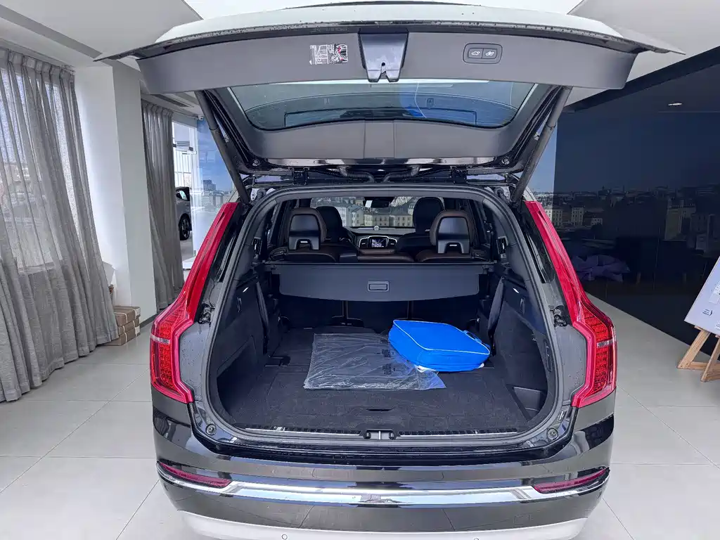 VOLVO XC90 PLUG IN HYBRID