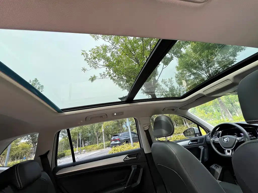 Volkswagen Tiguan L PHEV — миниатюра 15