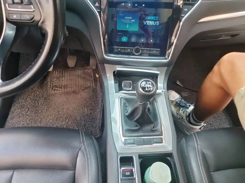 Roewe RX5 — миниатюра 14