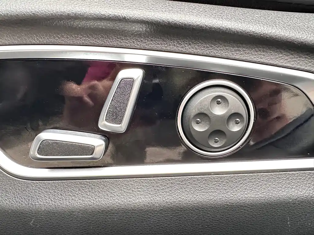 Geely Borui Hybrid — миниатюра 19