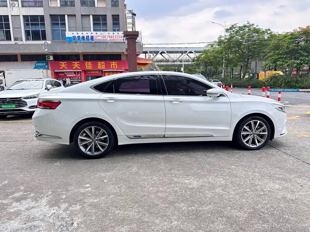 Geely Borui Hybrid — миниатюра 7