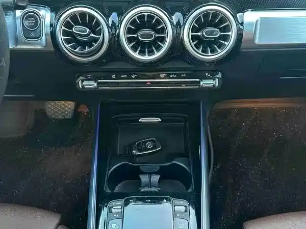 Mercedes-Benz GLB — миниатюра 6