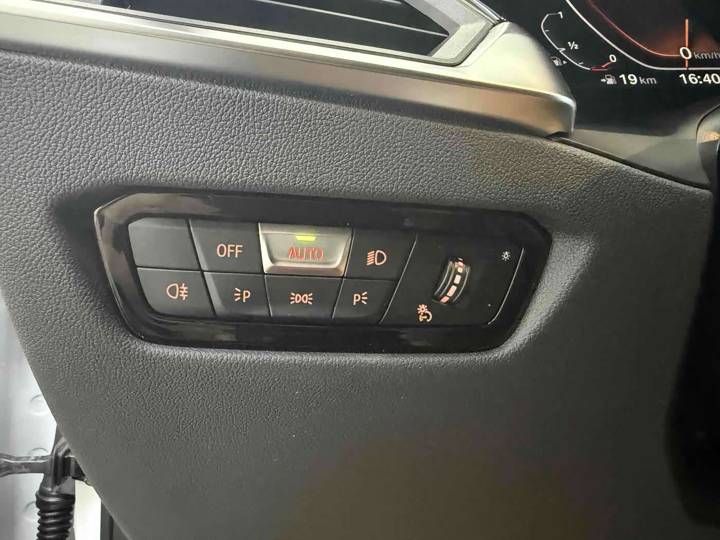 BMW 3 Series 2.0 л 2022 г. Белый, пробег 15000 км