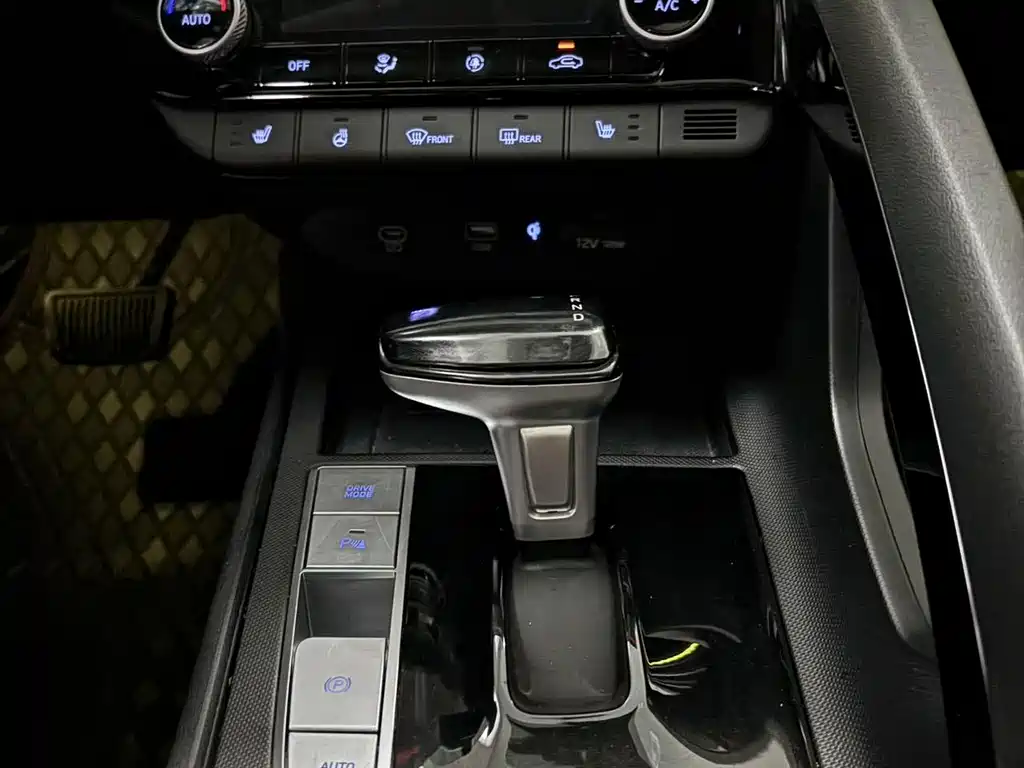 Hyundai Elantra — миниатюра 10