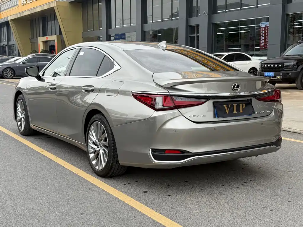 Lexus ES 2022 300h Premium