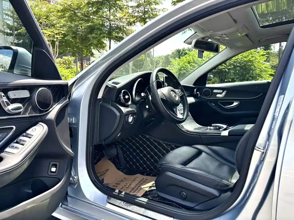 Mercedes-Benz C-Class — миниатюра 8