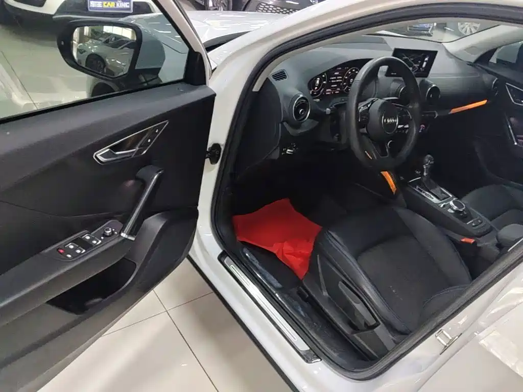 Audi Q2L e-tron — миниатюра 16