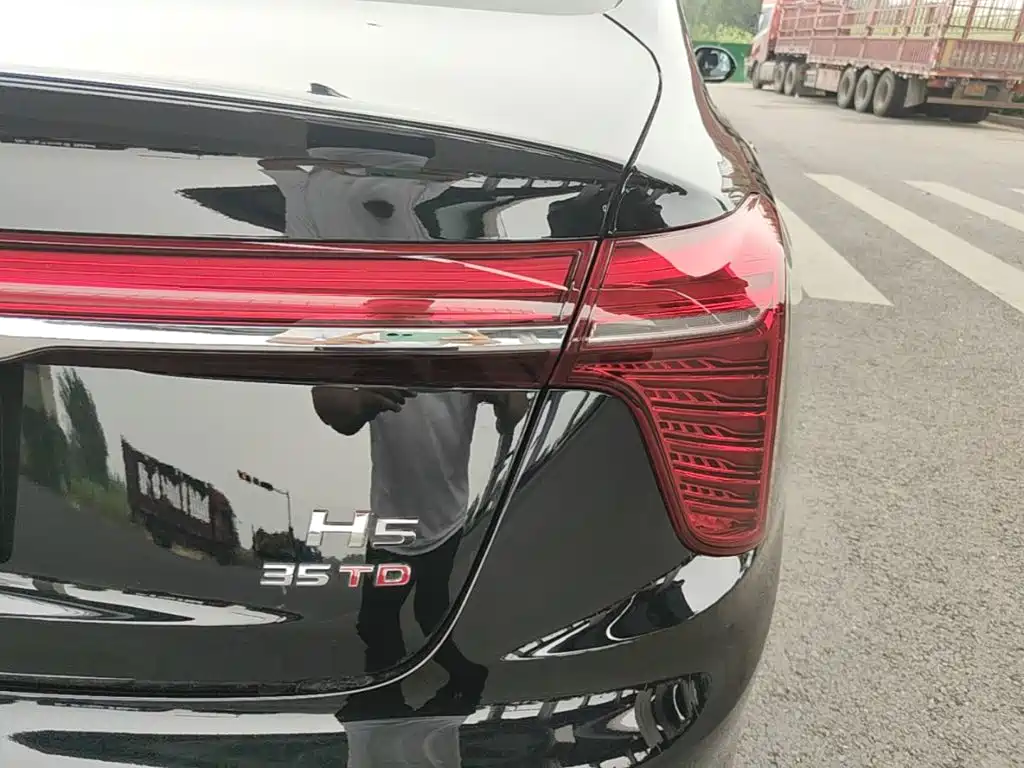 Hongqi Hongqi H5 — миниатюра 8