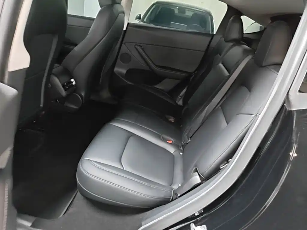 Tesla Model Y — миниатюра 17