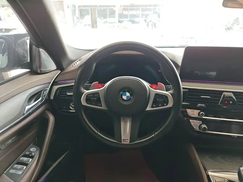 BMW 5 Series — миниатюра 7