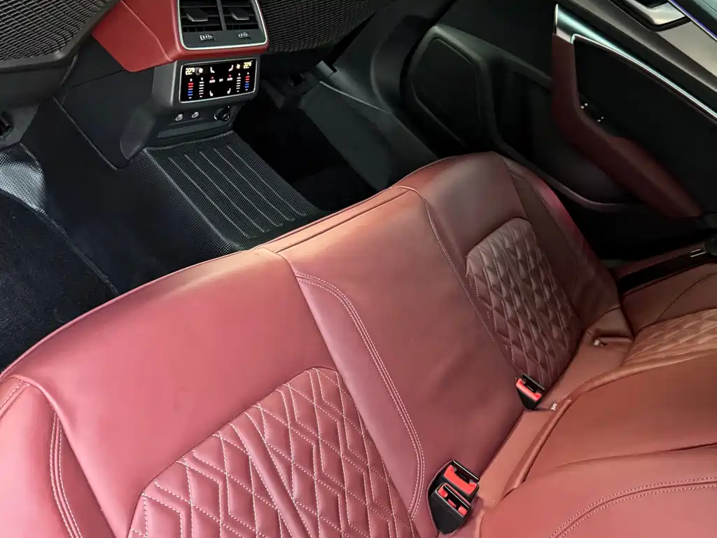Audi A7L — миниатюра 7