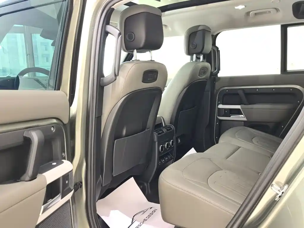Land Rover Defender — миниатюра 5