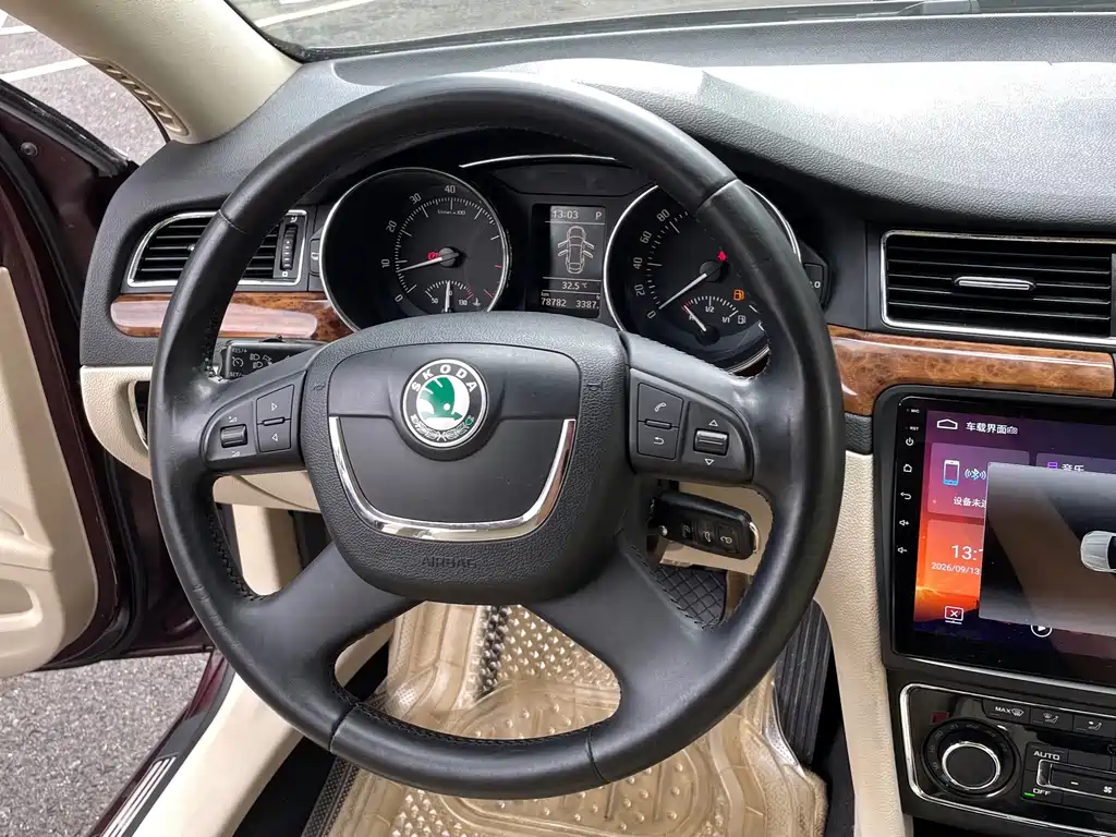 Skoda Superb — миниатюра 10
