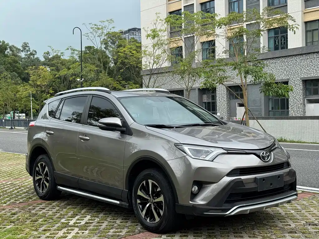 Toyota RAV4 — миниатюра 3