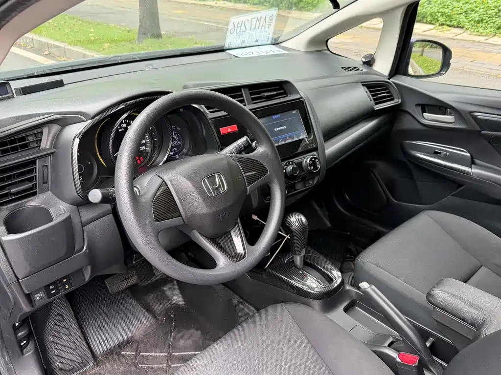Honda Fit — миниатюра 6