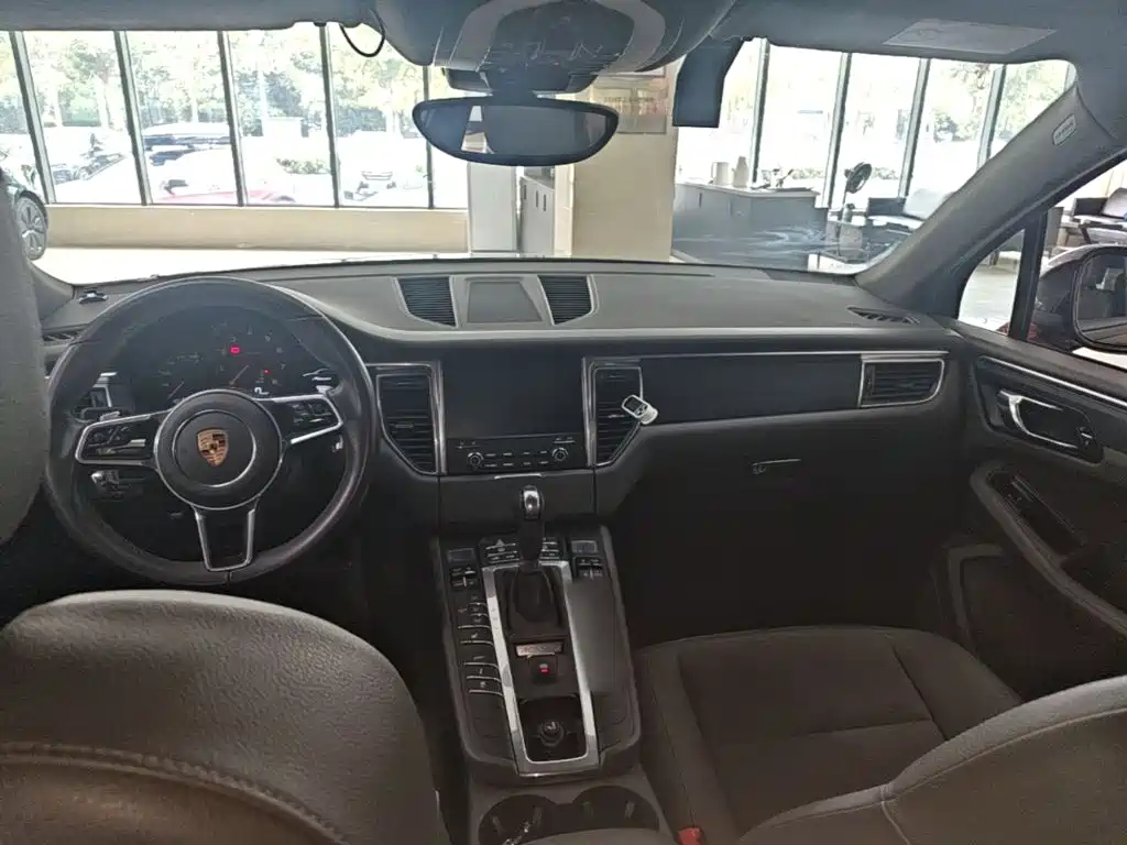 Porsche Macan — миниатюра 10