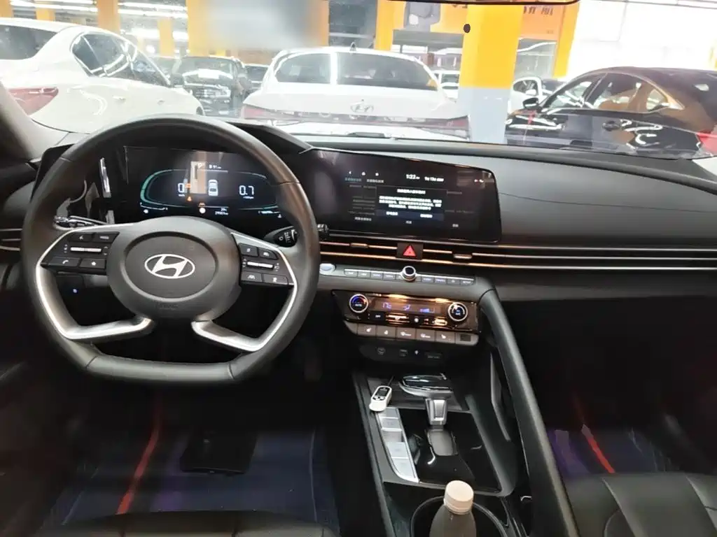 Hyundai Elantra — миниатюра 10