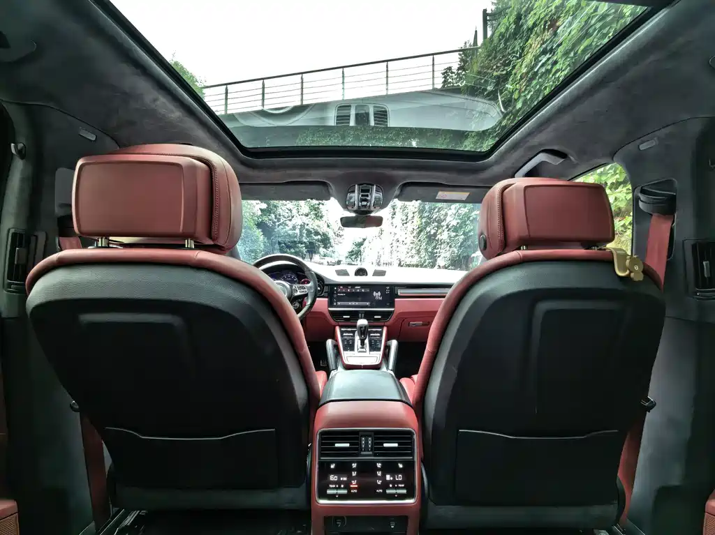 Porsche Cayenne — миниатюра 11