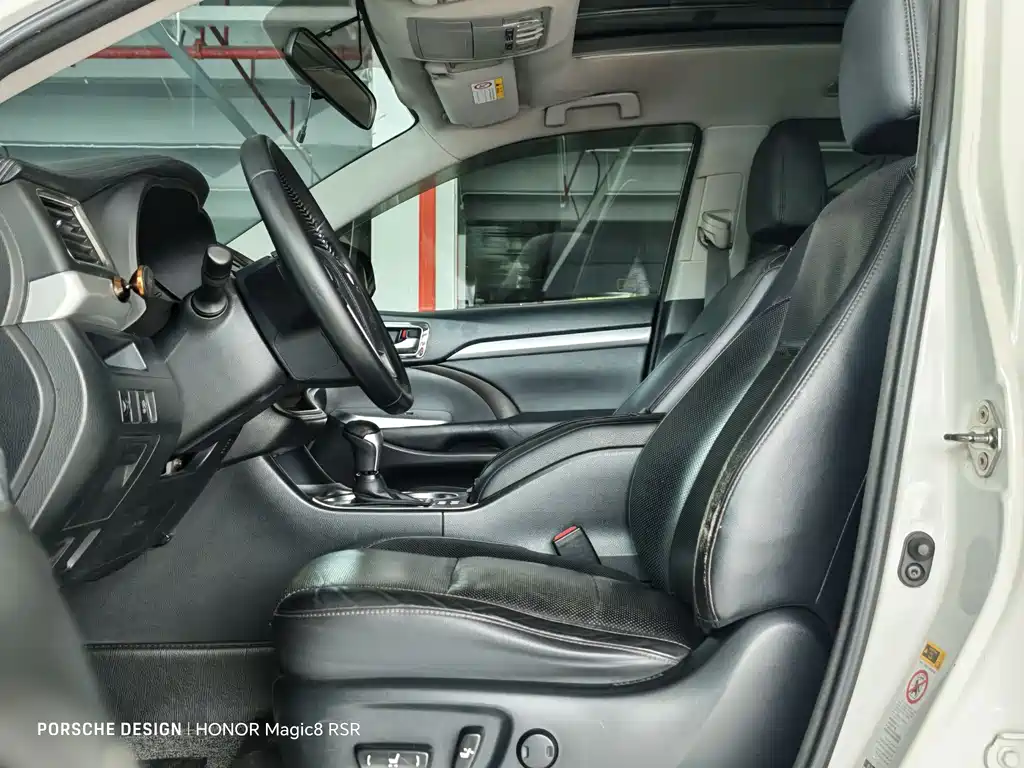 Toyota Highlander 2015 2.0T Luxury 7 мест