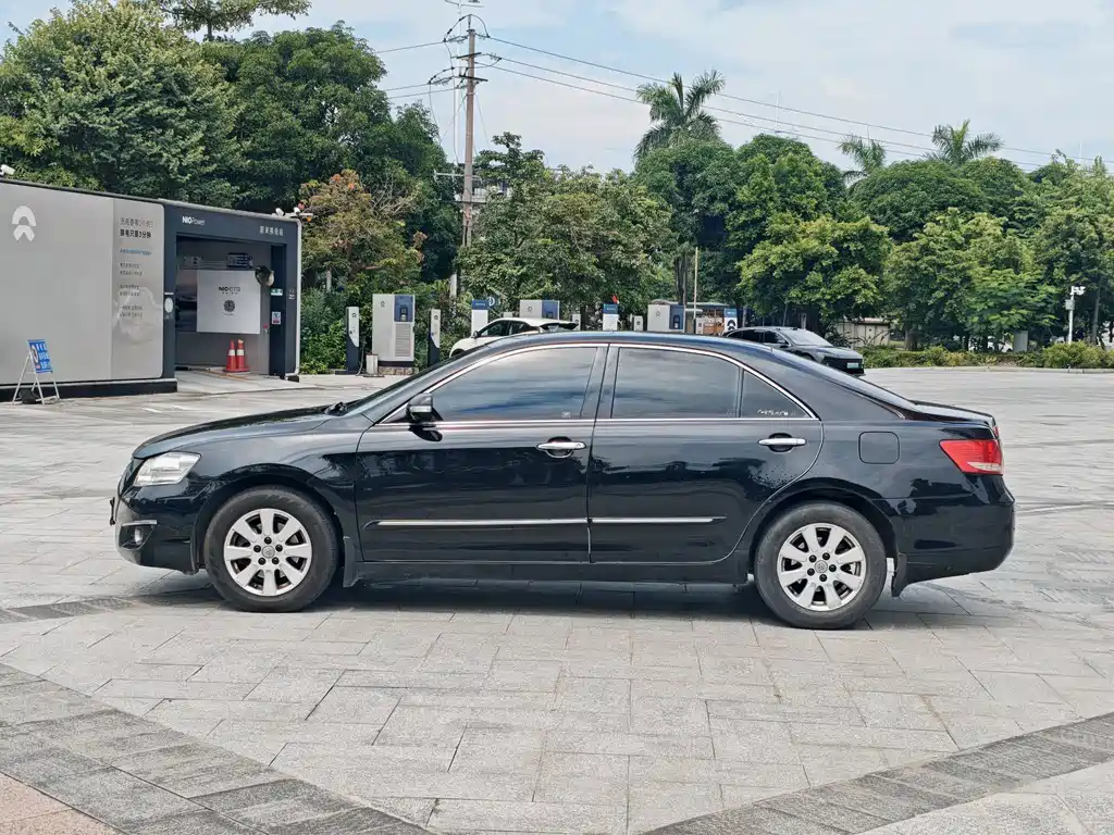 Toyota Camry — миниатюра 3