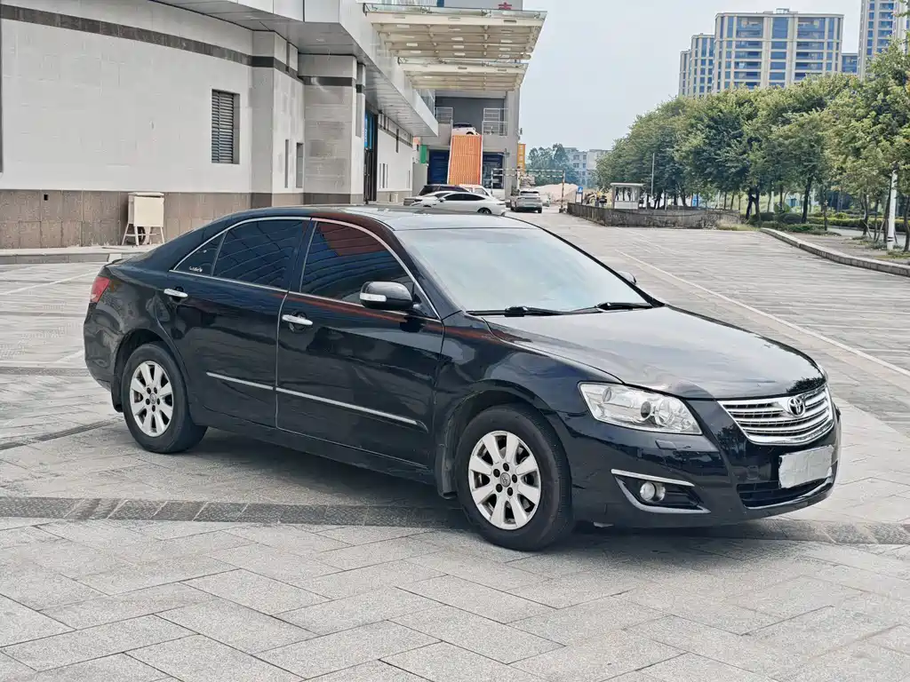 Toyota Camry — миниатюра 14