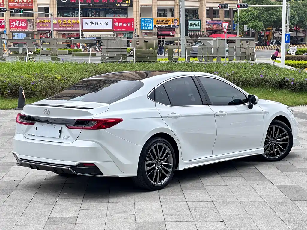 Toyota Camry — миниатюра 4