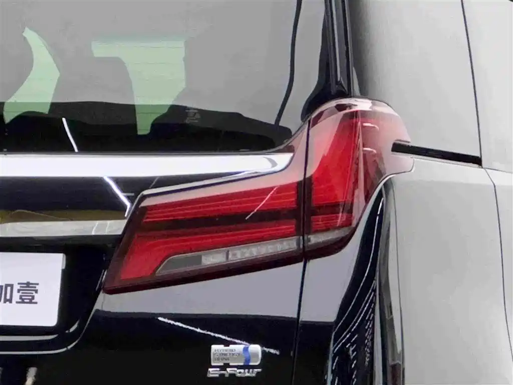 Toyota Alphard — миниатюра 6