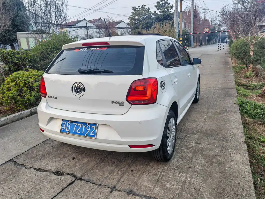 VOLKSWAGEN POLO