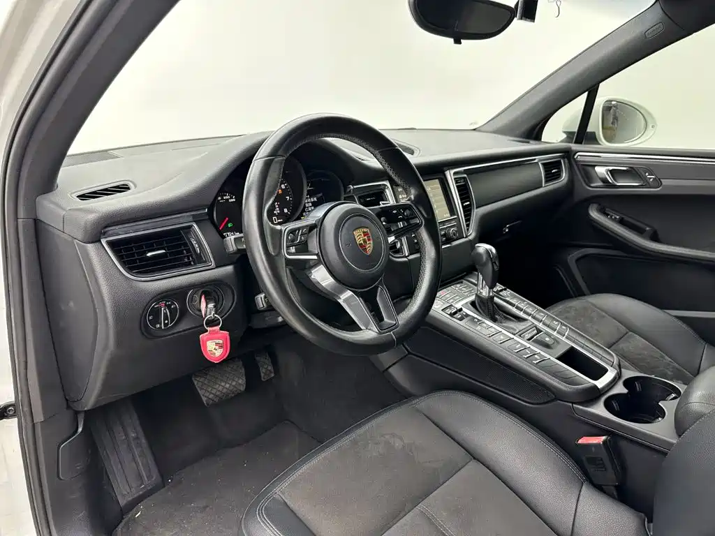 Porsche Macan — миниатюра 11