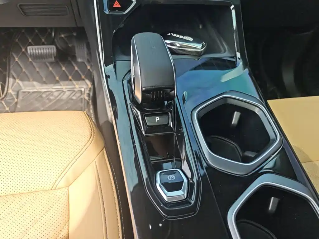 Geely Boyue L — миниатюра 14