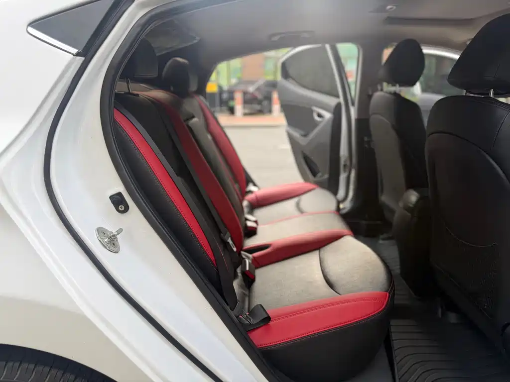 Hyundai Elantra Langdong — миниатюра 10