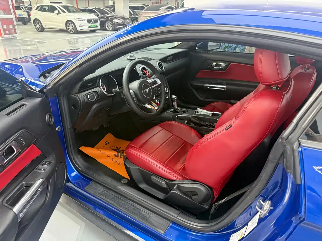 Ford Mustang — миниатюра 7