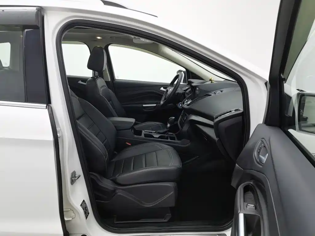 Ford Kuga — миниатюра 23