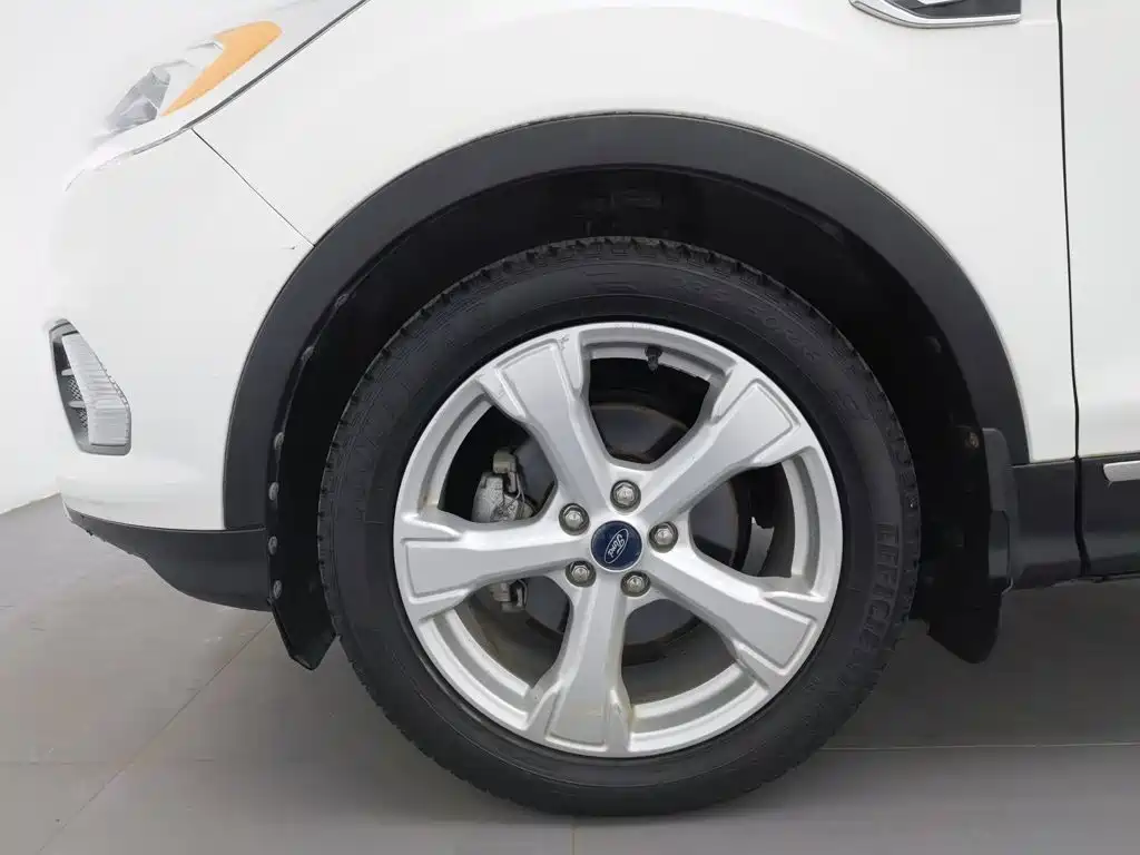 Ford Kuga — миниатюра 17