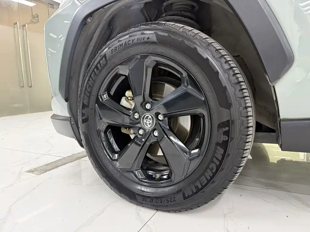 Toyota RAV4 — миниатюра 7