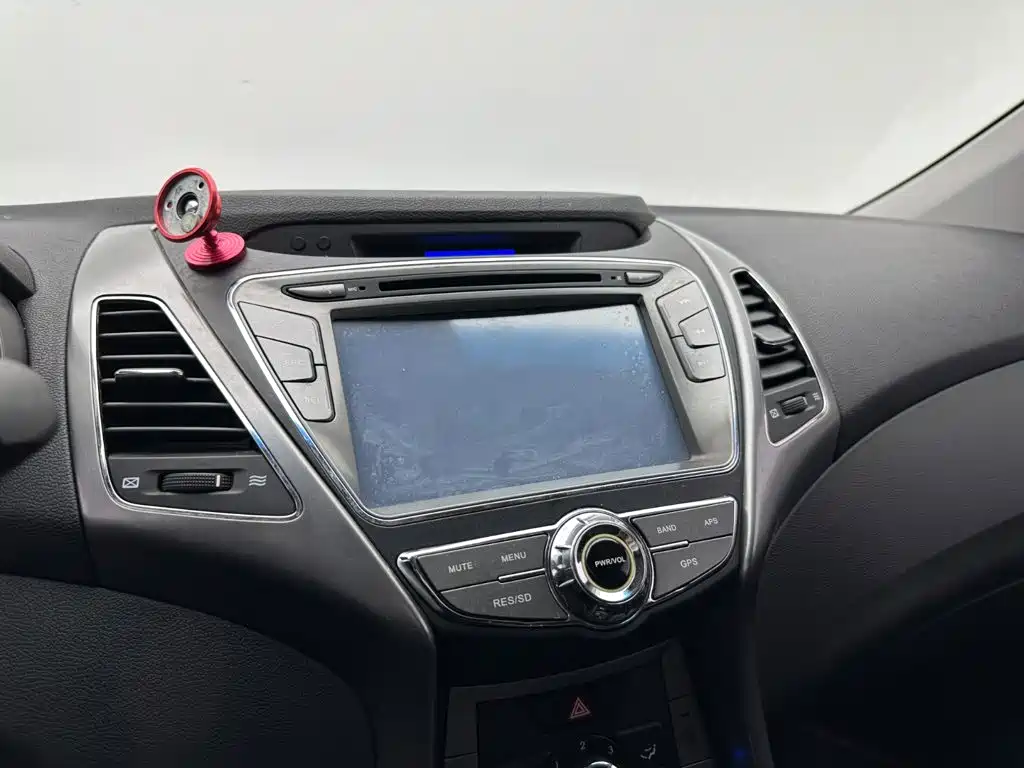 Hyundai Elantra Langdong — миниатюра 13