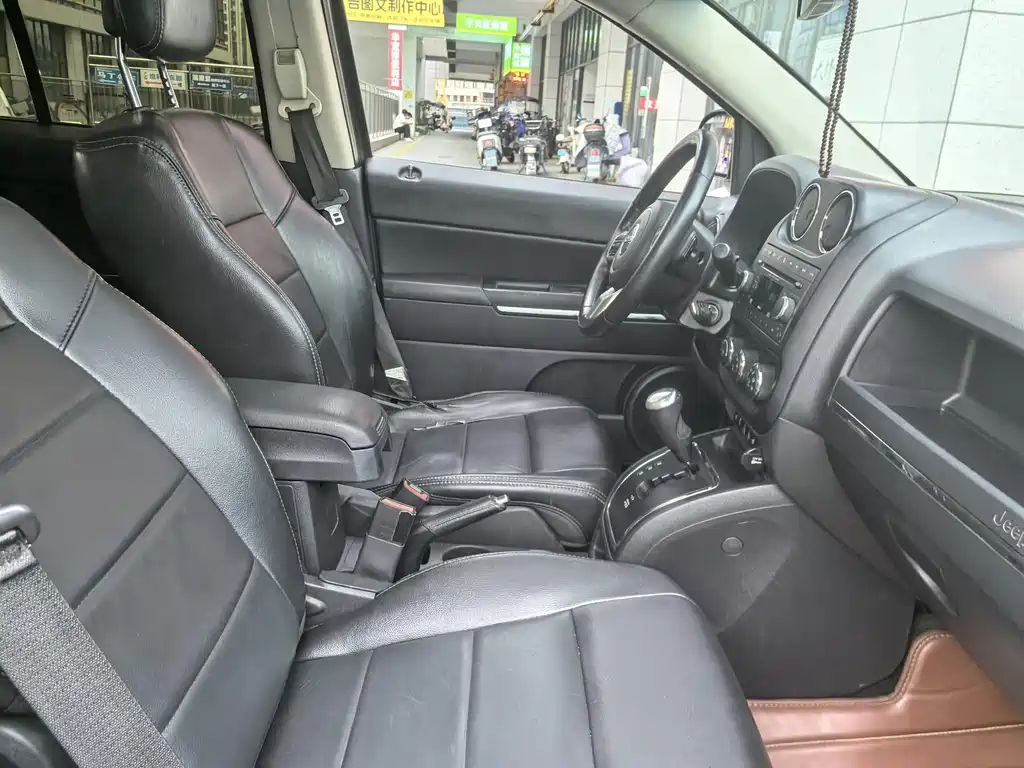 Jeep Compass (Import) — миниатюра 16